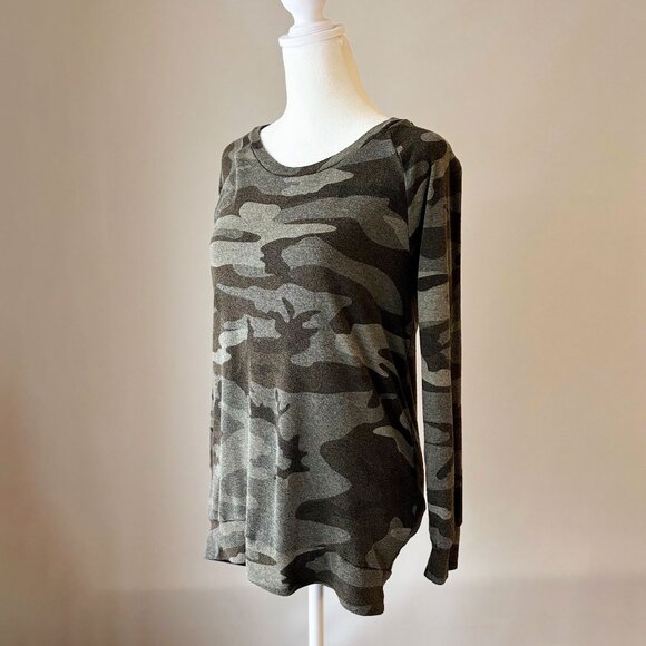 TNA long sleeve camo sweatshirt - Picture 1 of 6